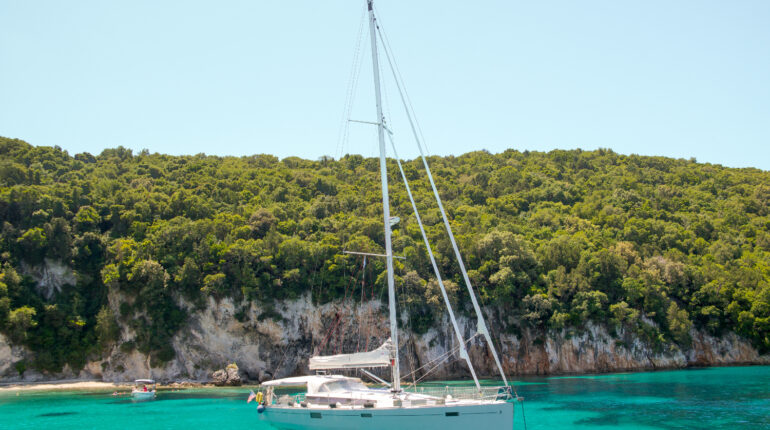 Wynajem jachtu morze jońskie – fascynująca przygoda pod greckim słońcem