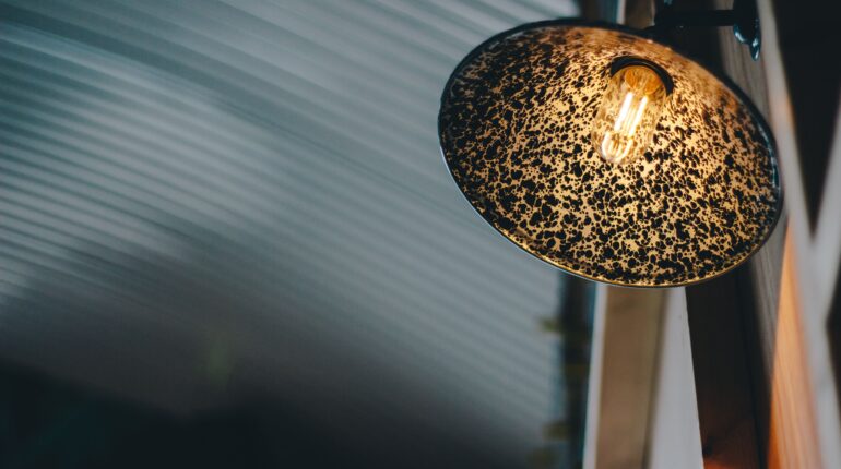 Żyrandol z kryształkami Warszawa — eleganckie i efektowne oświetlenie wnętrz