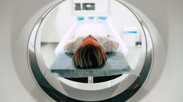 Jak wygląda operacja usunięcia oponiaka – wszystko, co warto wiedzieć