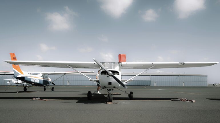 Czartery samolotów w biznesie. Mobilność jako element przewagi konkurencyjnej