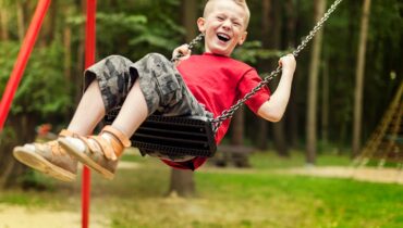 Profesjonalne place zabaw z atestem do przedszkola – gwarancja bezpieczeństwa i radości